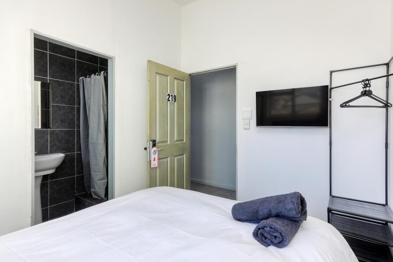 Inn & Out Express Sea Point Cape Town Exterior photo